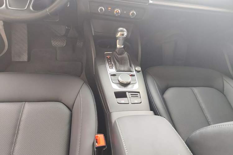 Used Audi A3 2016 Sportback 35 TFSI Ambition Gear Lever