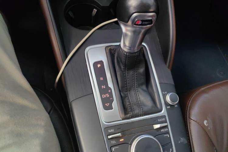 Used Audi A3 2016 Limousine 35 TFSI Style Edition Gear Lever