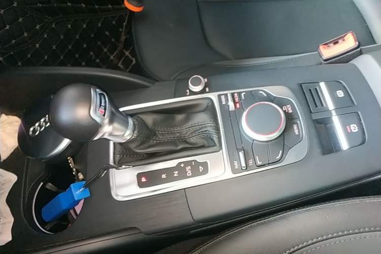 Used Audi A3 2016 Limousine 35 TFSI Style Edition Gear Lever