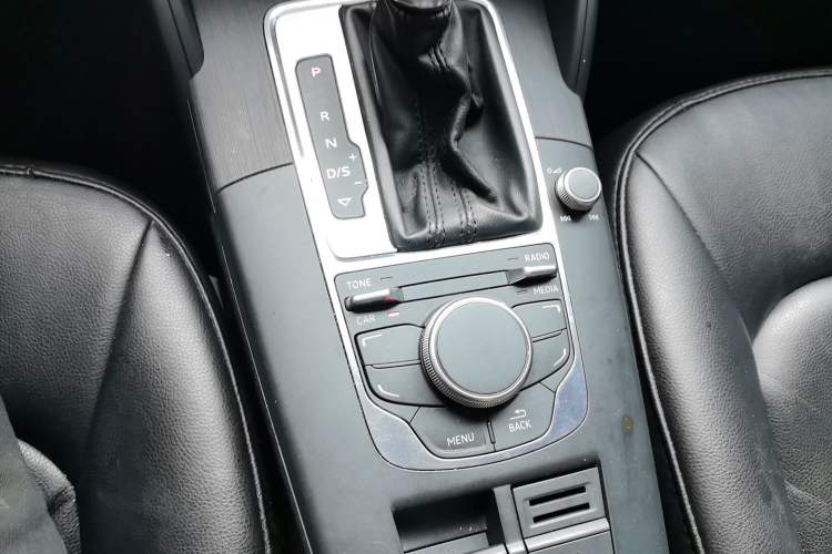 Used Audi A3 2016 Limousine 35 TFSI Ambition Edition Gear Lever