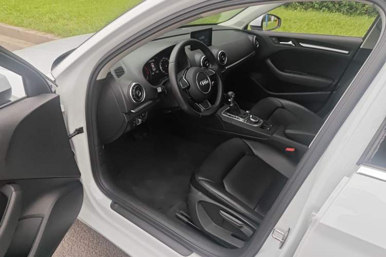 Used Audi A3 2016 Limousine 35 TFSI Ambition Edition Interior 1