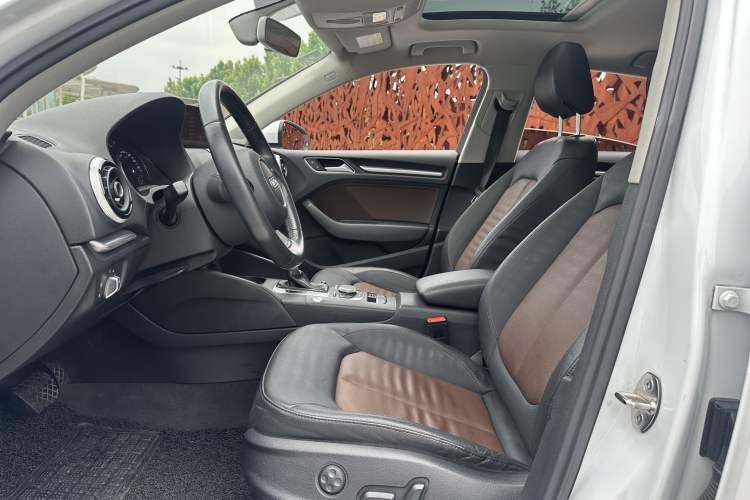 Used Audi A3 2016 Limousine 40 TFSI Style Edition Interior 2