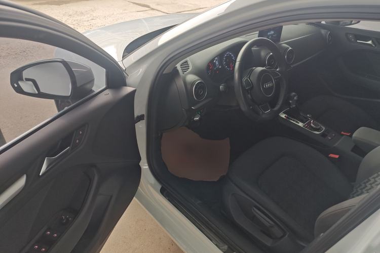Used Audi A3 2016 Limousine 35 TFSI Ambition Edition Interior 3
