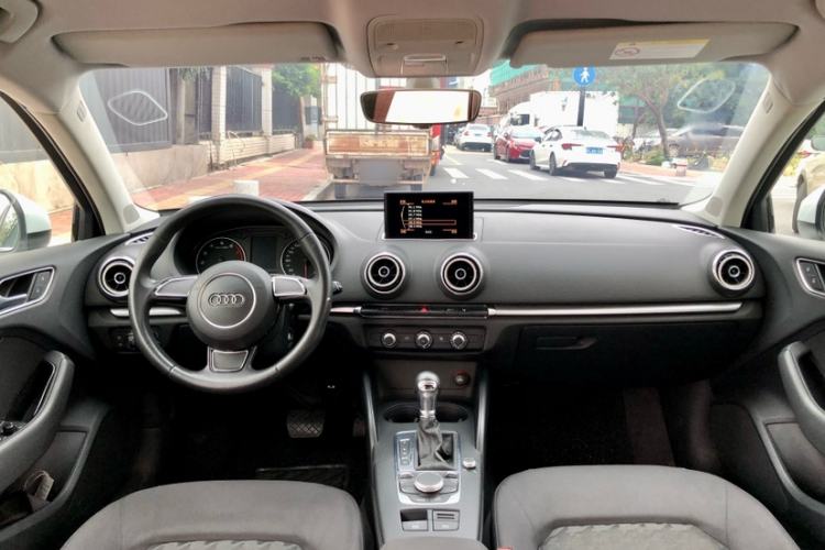 Used Audi A3 2016 Limousine 35 TFSI Ambition Edition Interior 4