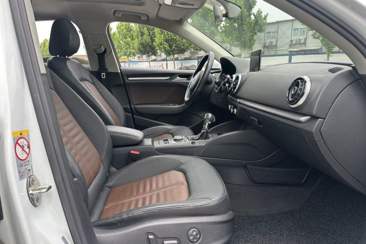 Used Audi A3 2016 Limousine 40 TFSI Style Edition Interior 4
