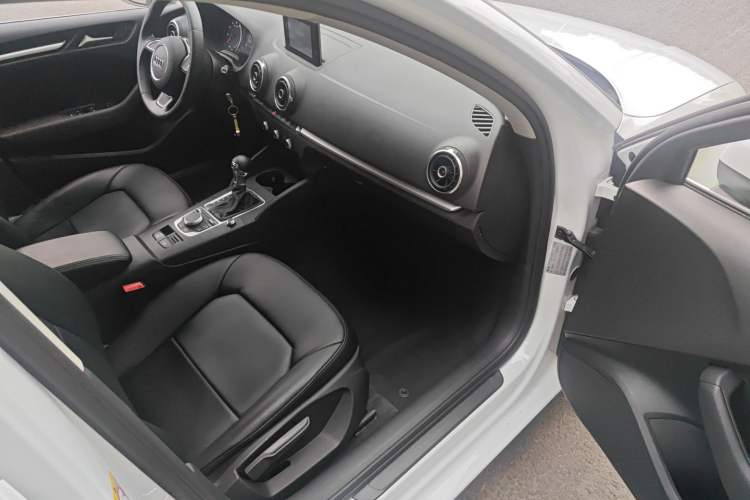 Used Audi A3 2016 Limousine 35 TFSI Ambition Edition Interior 5