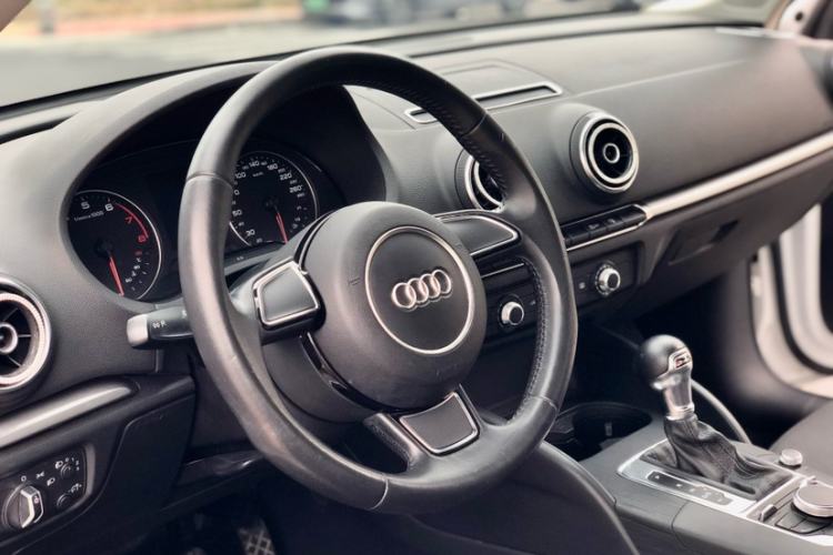 Used Audi A3 2016 Limousine 35 TFSI Ambition Edition Interior 5