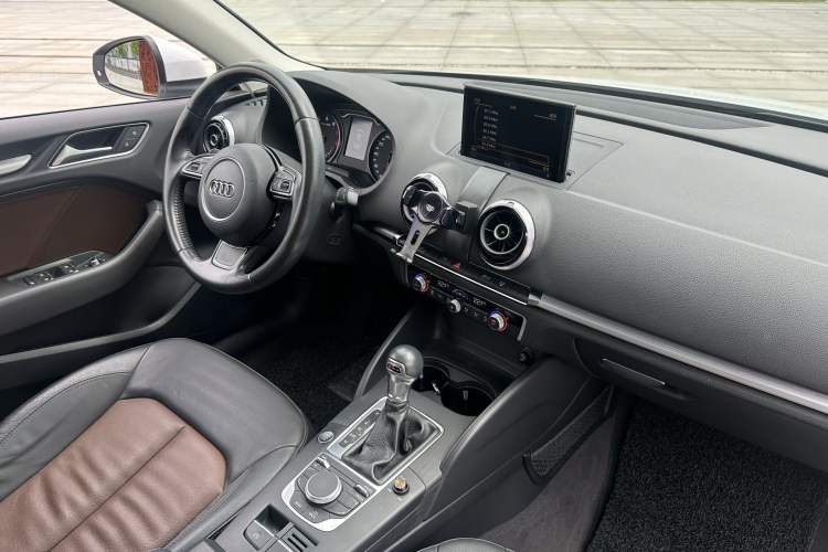 Used Audi A3 2016 Limousine 40 TFSI Style Edition Interior 7