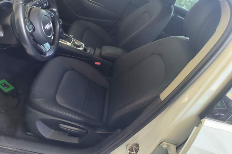 Used Audi A3 2016 Limousine 35 TFSI Ambition Edition Left Front Seat