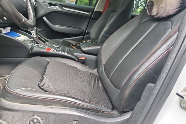 Used Audi A3 2016 Limousine 35 TFSI Special Edition Left Front Seat