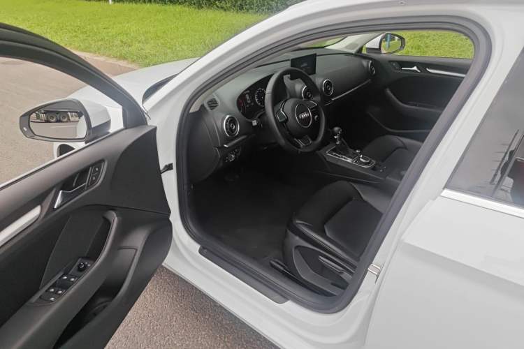 Used Audi A3 2016 Limousine 35 TFSI Ambition Edition Left Front Seat