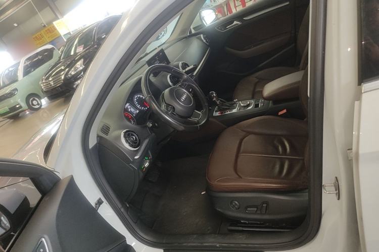 Used Audi A3 2016 Limousine 35 TFSI Style Edition Left Front Seat