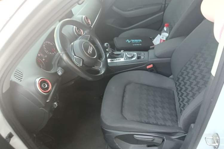 Used Audi A3 2016 Limousine 35 TFSI Ambition Edition Left Front Seat