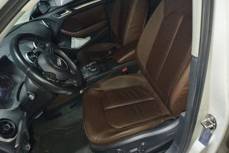 Used Audi A3 2016 Limousine 35 TFSI Style Edition Left Front Seat
