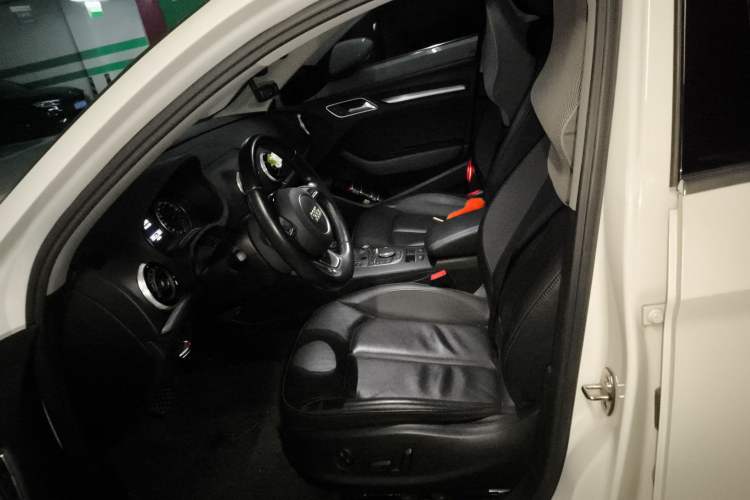 Used Audi A3 2016 Limousine 35 TFSI Style Edition Left Front Seat