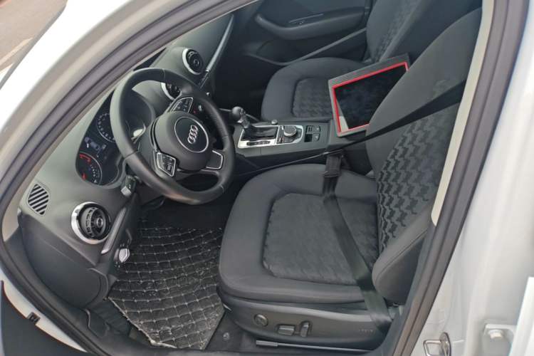 Used Audi A3 2016 Limousine 35 TFSI Prestige Edition Left Front Seat