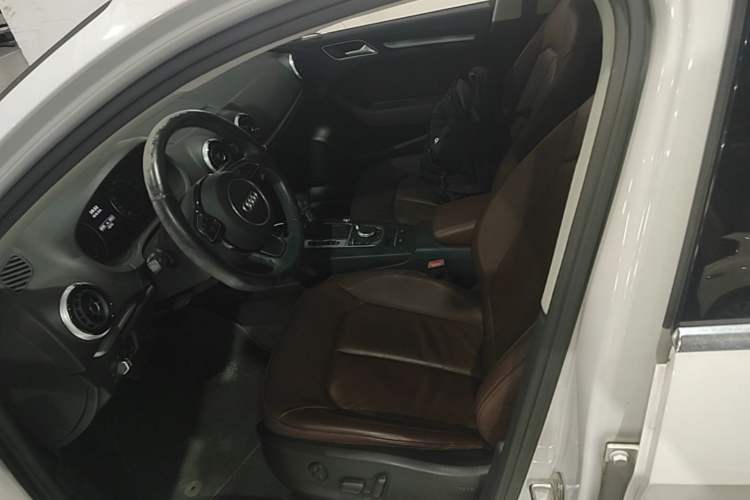 Used Audi A3 2016 Limousine 35 TFSI Style Edition Left Front Seat