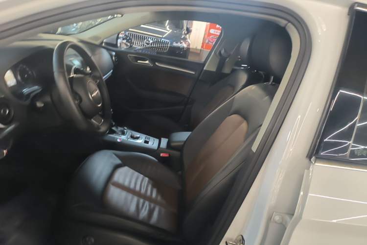 Used Audi A3 2016 Limousine 40 TFSI Style Edition Left Front Seat