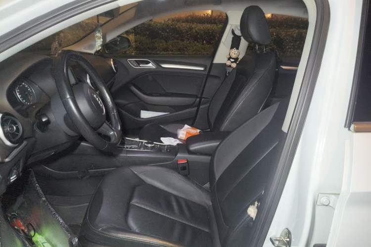 Used Audi A3 2016 Limousine 35 TFSI Style Edition Left Front Seat