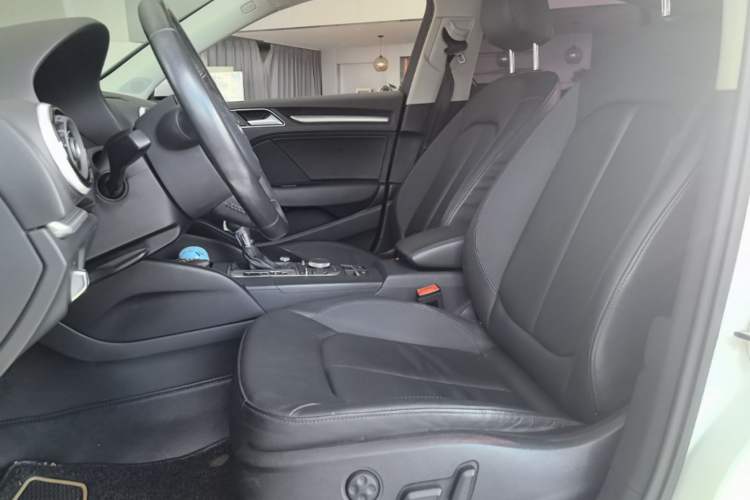 Used Audi A3 2016 Limousine 35 TFSI Style Edition Left Front Seat