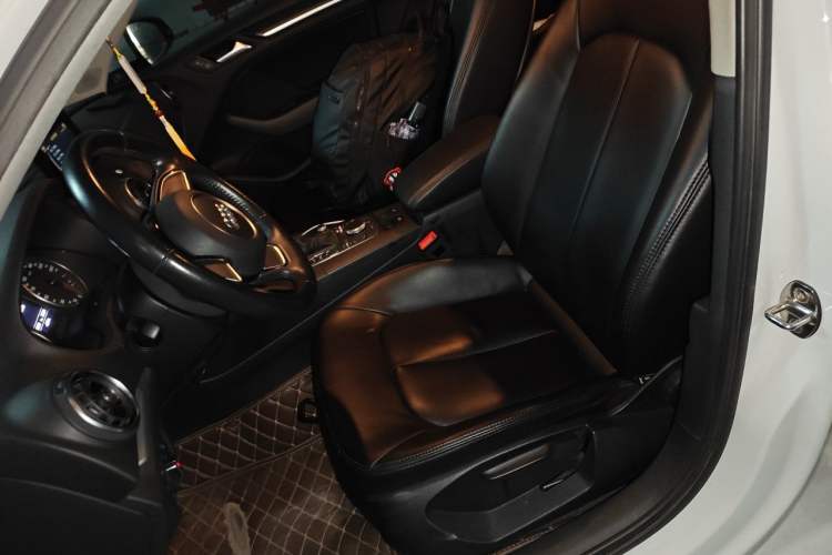 Used Audi A3 2016 Limousine 35 TFSI Ambition Edition Left Front Seat