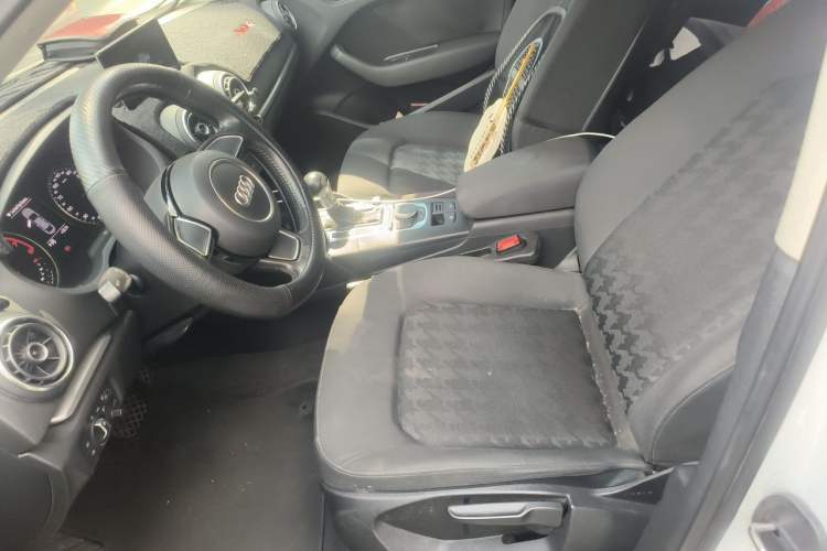 Used Audi A3 2016 Limousine 35 TFSI Ambition Edition Left Front Seat