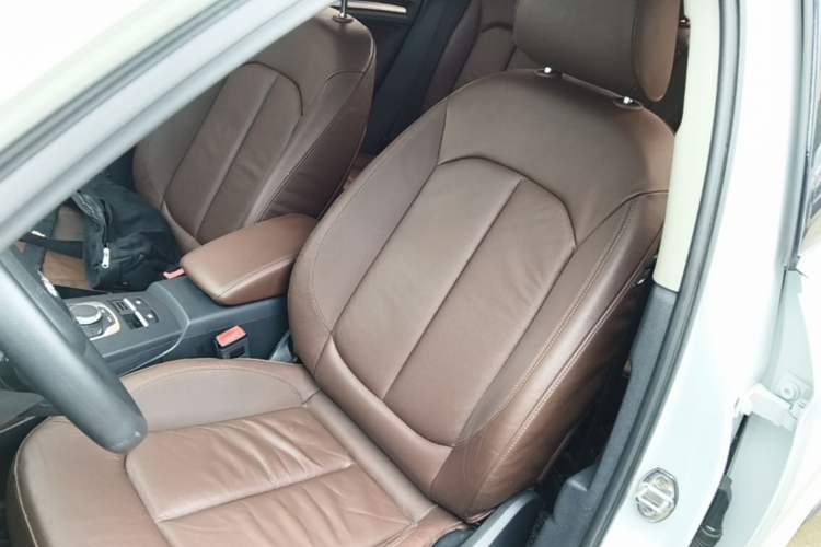 Used Audi A3 2016 Limousine 35 TFSI Style Edition Left Front Seat