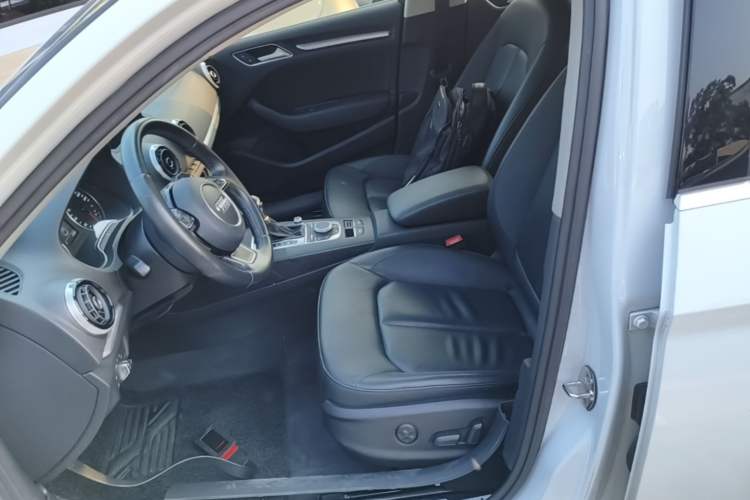 Used Audi A3 2016 Limousine 35 TFSI Style Edition Left Front Seat