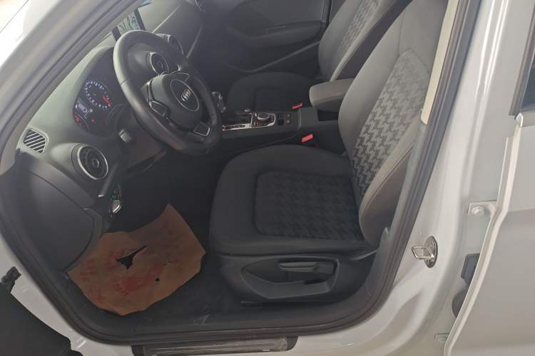 Used Audi A3 2016 Limousine 35 TFSI Ambition Edition Left Front Seat