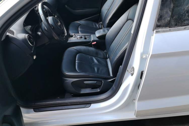 Used Audi A3 2016 Limousine 35 TFSI Ambition Edition Left Front Seat