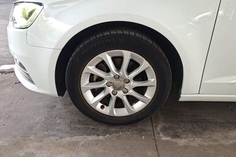 Used Audi A3 2016 Sportback 35 TFSI Ambition Edition Left Front Wheel Hub