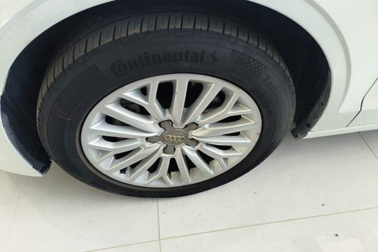 Used Audi A3 2016 Limousine 35 TFSI Ambition Edition Left Front Wheel Hub