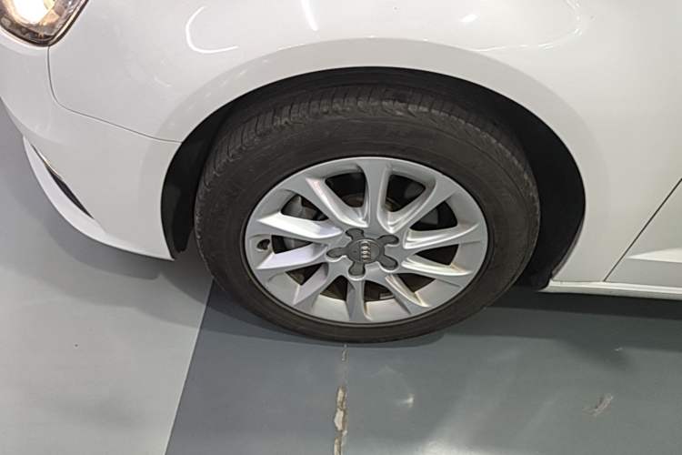Used Audi A3 2016 Sportback 35 TFSI Ambition Edition Left Front Wheel Hub