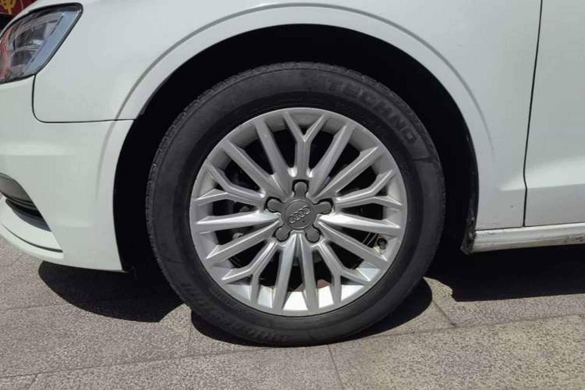 Used Audi A3 2016 Limousine 35 TFSI Prestige Edition Left Front Wheel Hub