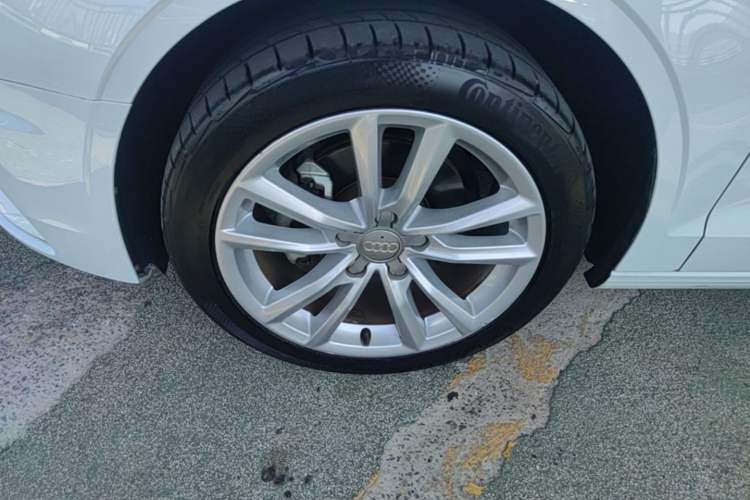 Used Audi A3 2016 Limousine 35 TFSI Style Edition Left Front Wheel Hub