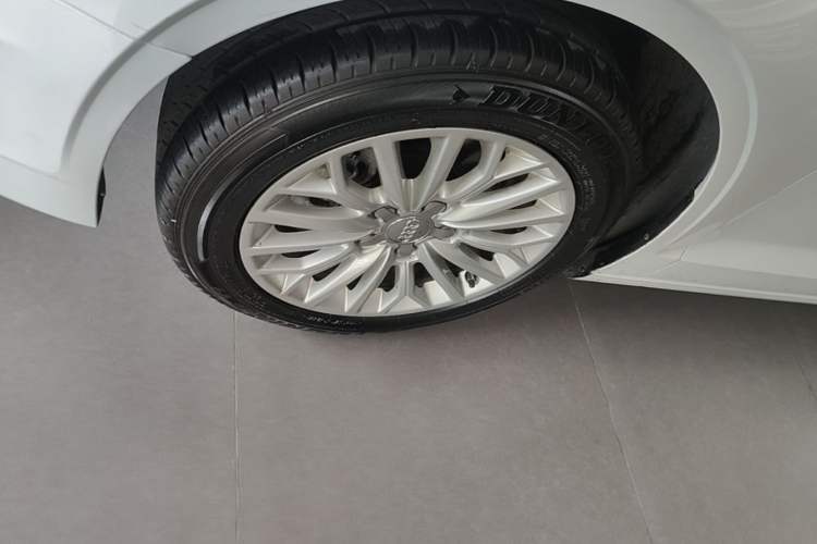 Used Audi A3 2016 Limousine 35 TFSI Prestige Edition Left Front Wheel Hub