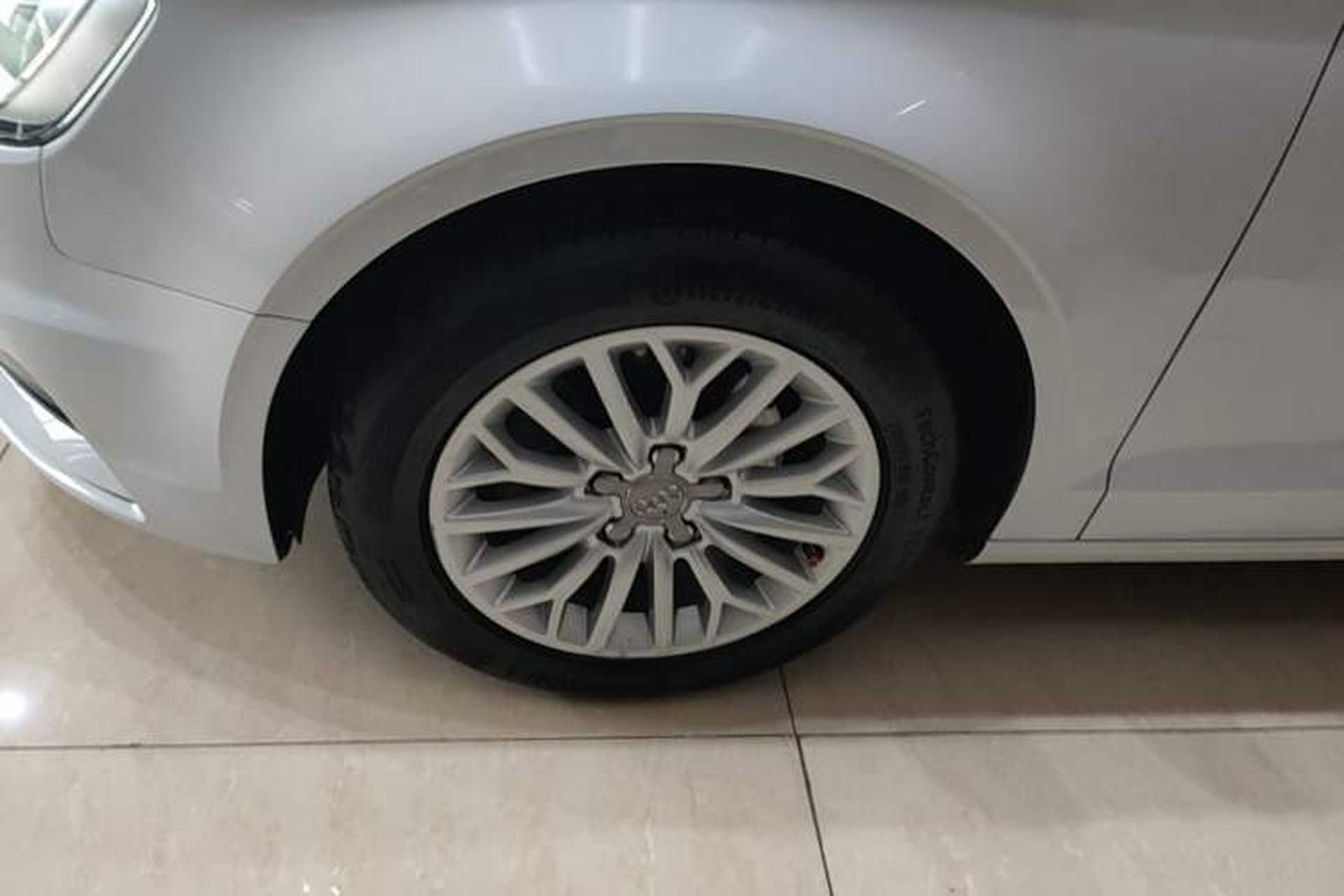 Used Audi A3 2016 Limousine 35 TFSI Prestige Edition Left Front Wheel Hub