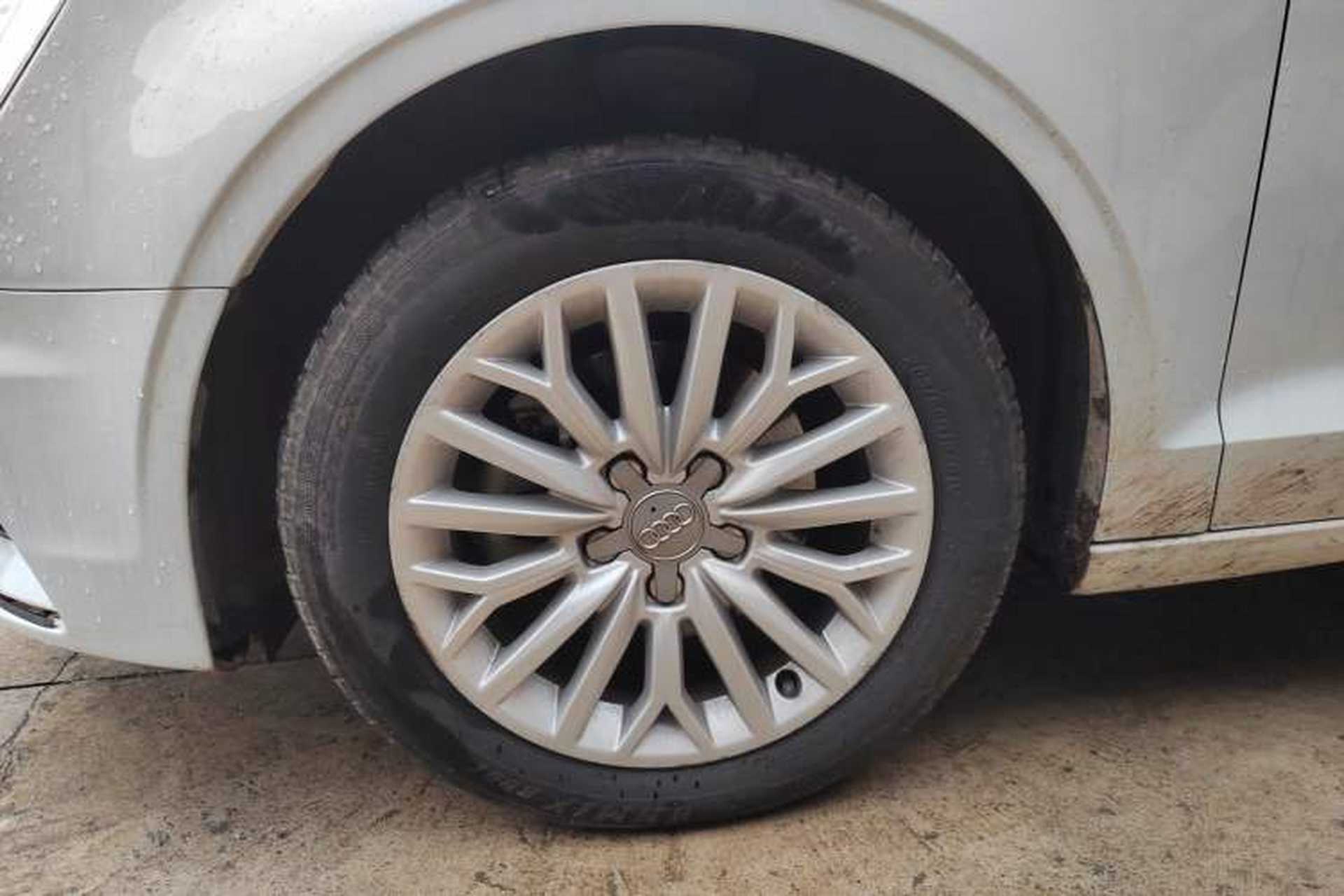 Used Audi A3 2016 Limousine 35 TFSI Prestige Edition Left Front Wheel Hub