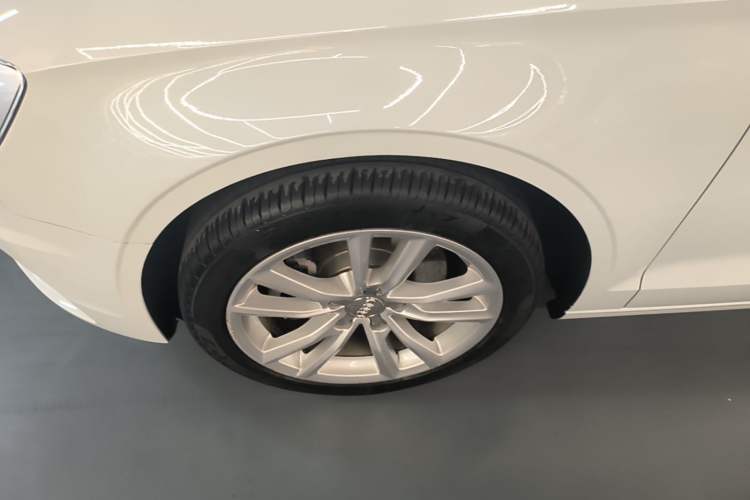 Used Audi A3 2016 Limousine 40 TFSI Style Edition Left Front Wheel Hub