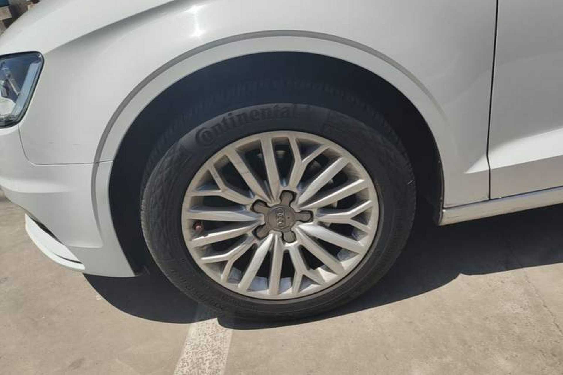 Used Audi A3 2016 Limousine 35 TFSI Ambition Edition Left Front Wheel Hub