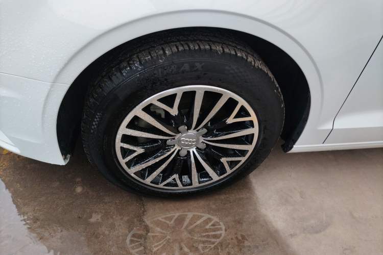 Used Audi A3 2016 Limousine 35 TFSI Prestige Edition Left Front Wheel Hub