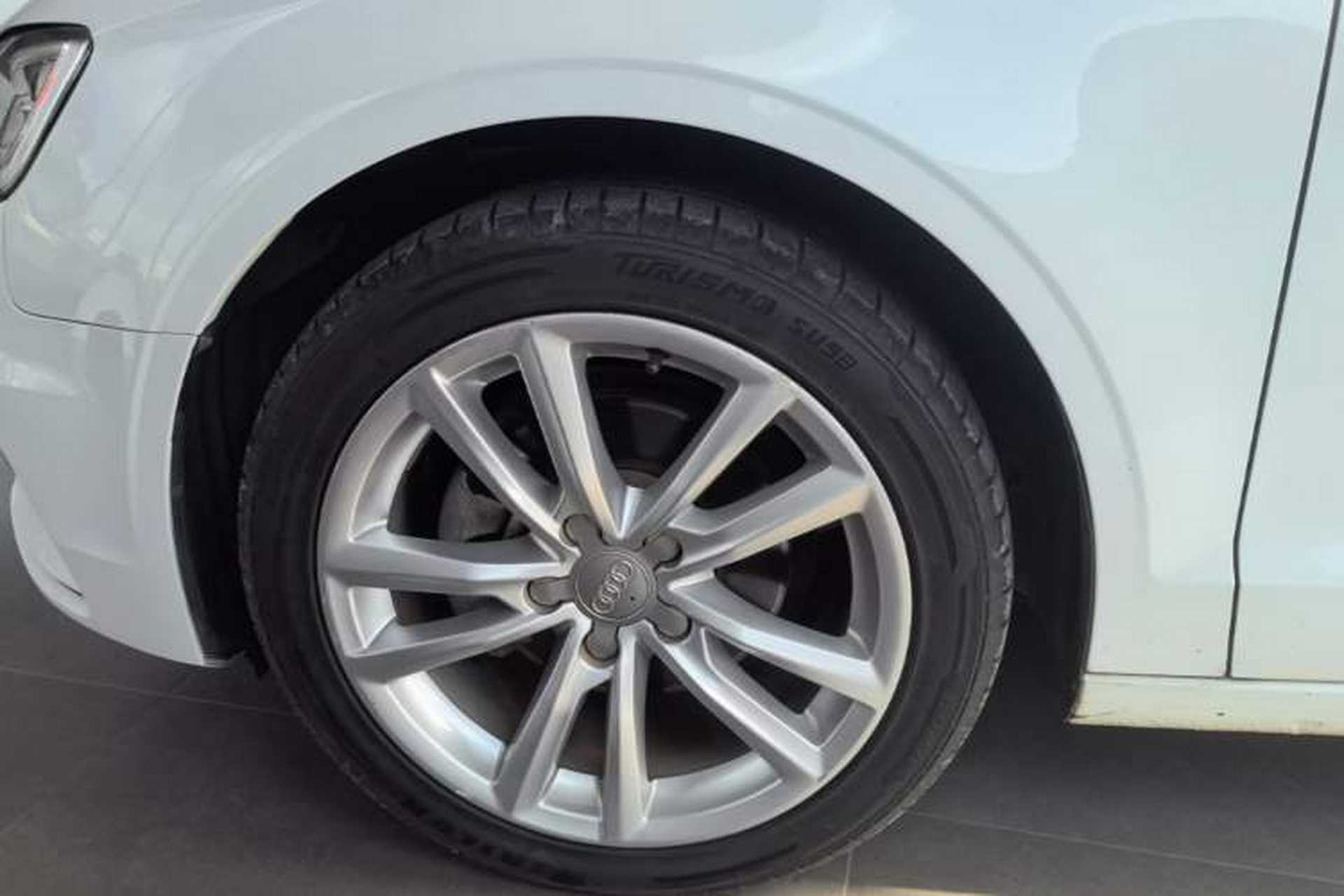 Used Audi A3 2016 Limousine 35 TFSI Style Edition Left Front Wheel Hub