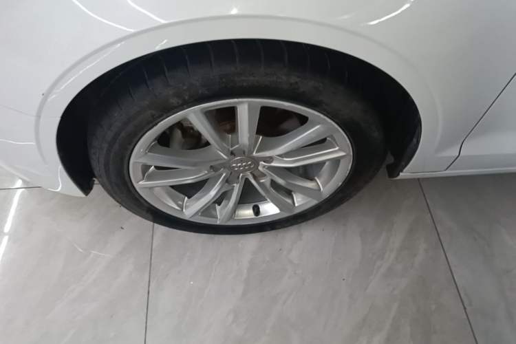 Used Audi A3 2016 Limousine 35 TFSI Style Edition Left Front Wheel Hub