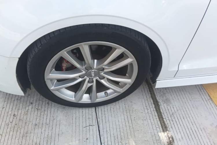 Used Audi A3 2016 Limousine 35 TFSI Style Edition Left Front Wheel Hub