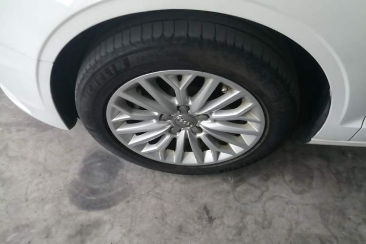 Used Audi A3 2016 Limousine 35 TFSI Ambition Edition Left Front Wheel Hub