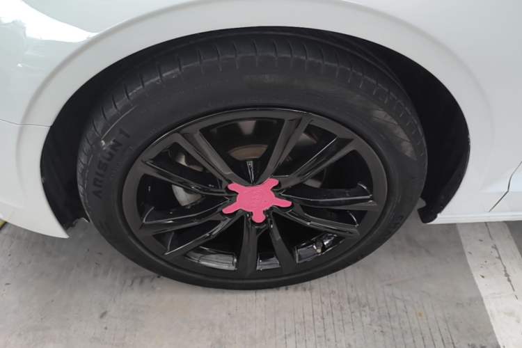 Used Audi A3 2016 Limousine 35 TFSI Style Edition Left Front Wheel Hub