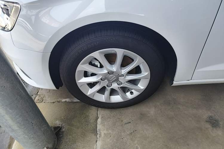 Used Audi A3 2016 Sportback 35 TFSI Ambition Left Front Wheel Hub
