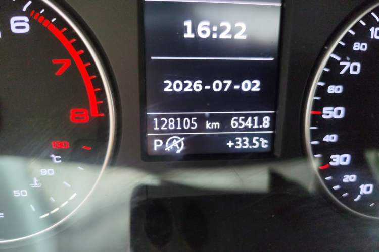 Used Audi A3 2016 Limousine 35 TFSI Style Edition Odometer Close Up