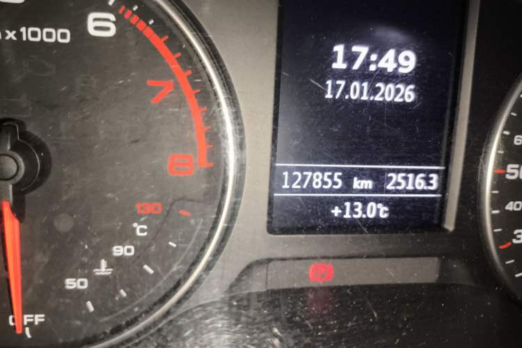 Used Audi A3 2016 Limousine 35 TFSI Style Edition Odometer Close Up