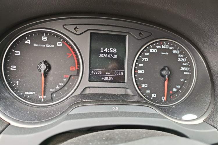Used Audi A3 2016 Limousine 35 TFSI Style Edition Odometer Close Up